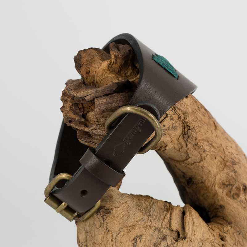 Breites Hundehalsband Navidad trapiert auf einer Wurzel Verschluss