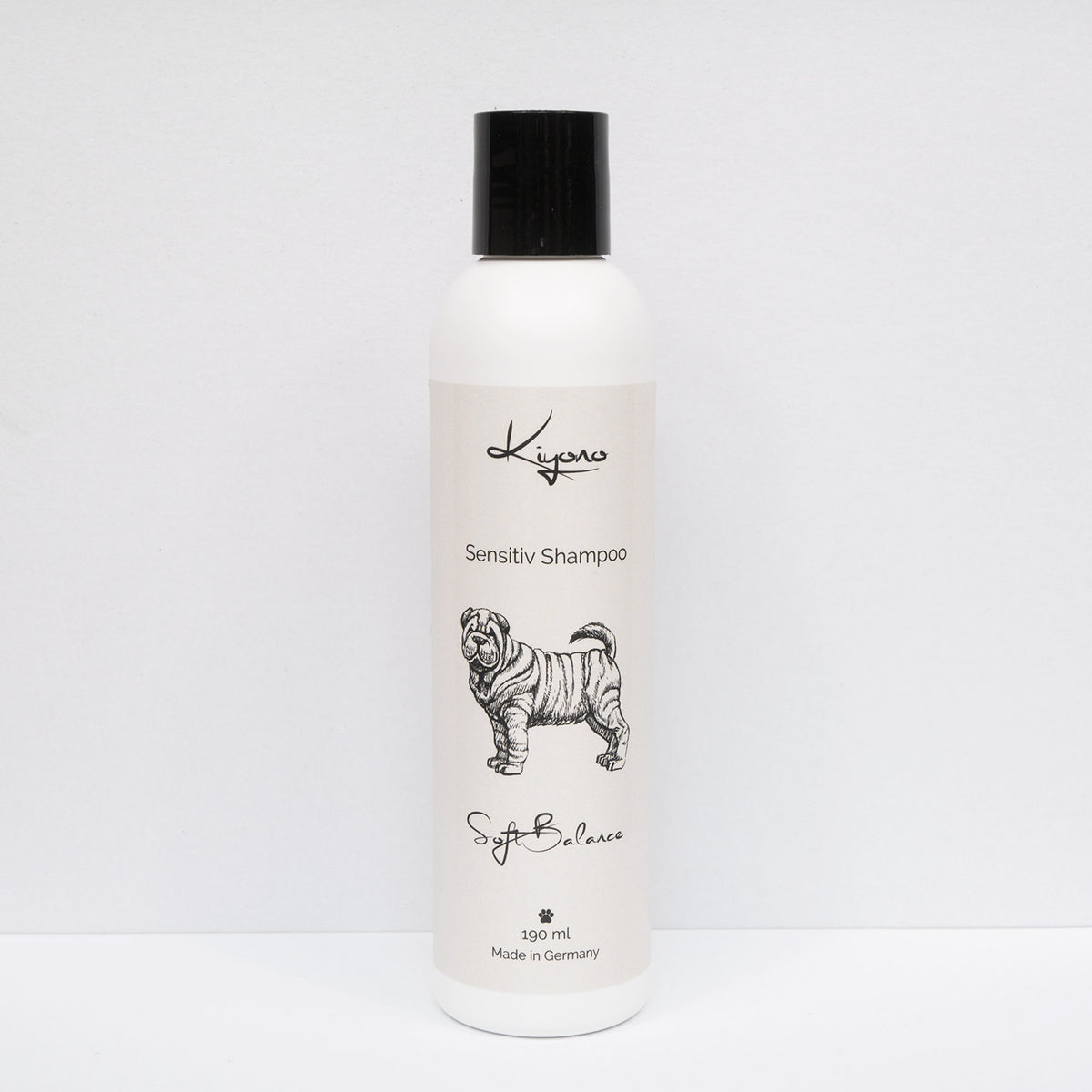 Kiyono Sensitiv Hundeshampoo „Soft Balance“ in der 190 ml Flasche – mit Shar-Pei Illustration.