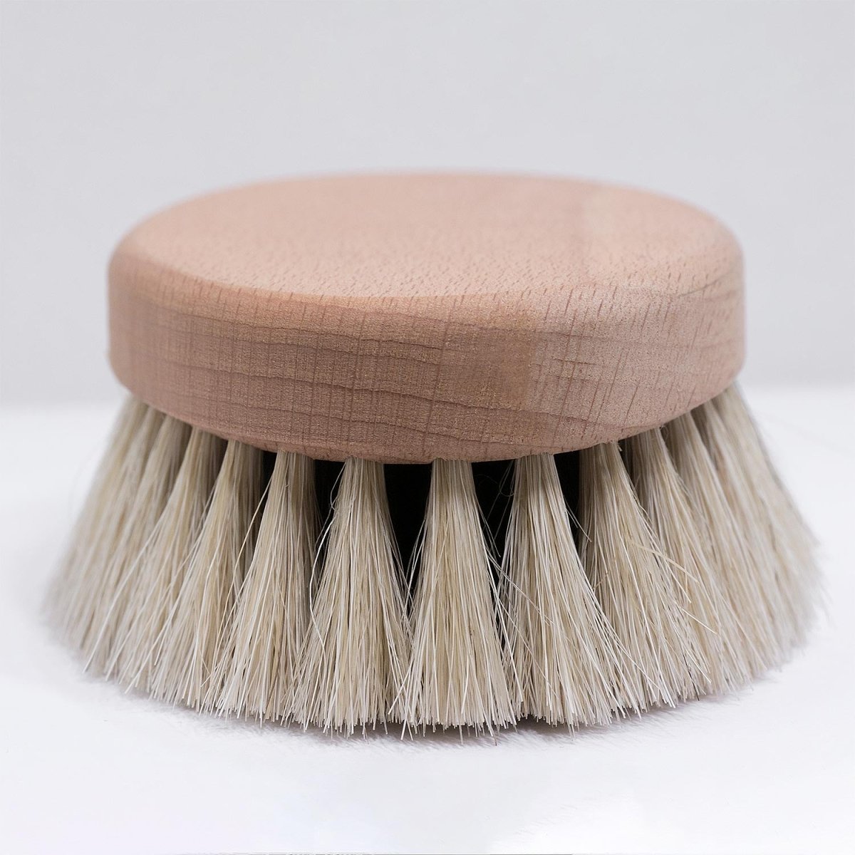 Nagomi Hundebürste ohne Lederschlaufe mit ergonomischem Holzgriff aus Buche